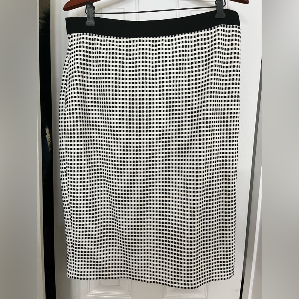 A-line skirt.  Alfani. Black/white.  Split in back. No buttons.  No pockets.